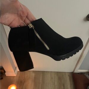 LONDON FOG collection~ Black Suede Block Heel Ankle Boot with Side Zip